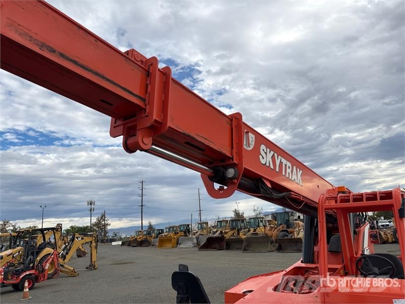 SkyTrak 8042 Telescopic handlers