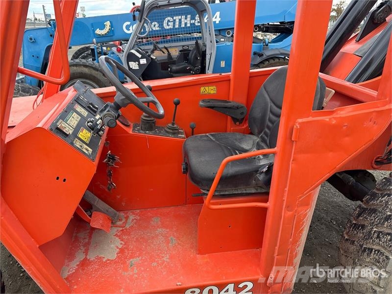 SkyTrak 8042 Telescopic handlers