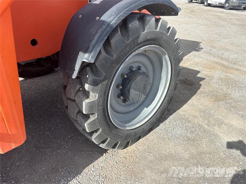 SkyTrak TL8042 Telehandler Telescopic handlers