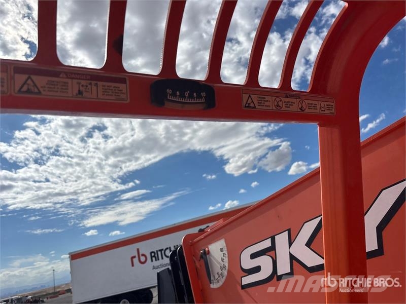 SkyTrak TL8042 Telehandler Telescopic handlers