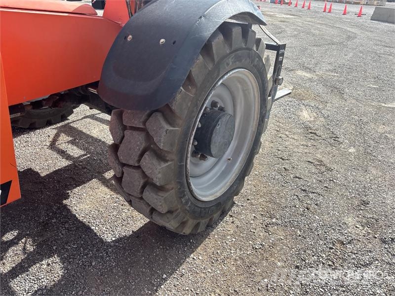 SkyTrak TL8042 Telehandler Telescopic handlers