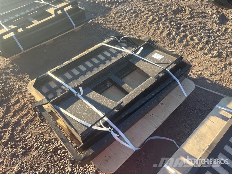  Skyway WSSBF-1150 45 in Skid Steer Forks (Unused) Horquillas