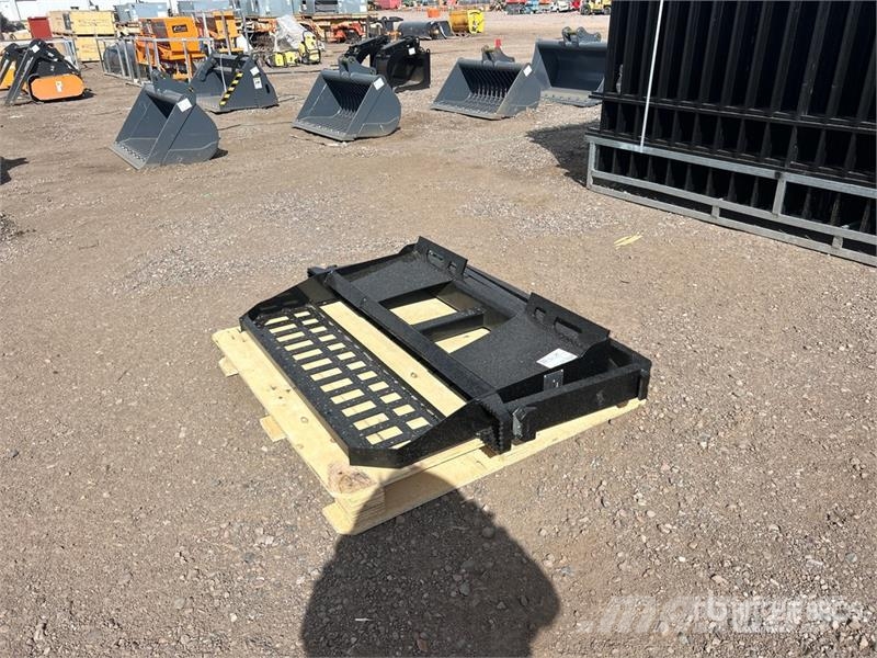 Skyway WSSBF-1150 45 in Skid Steer Forks (Unused) 叉子