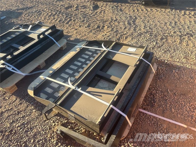  Skyway WSSBF-1150 45 in Skid Steer Forks (Unused) Horquillas