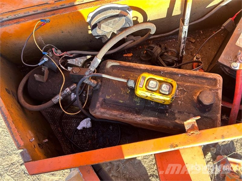 Snake River 10 ft T/A Dump Utility Trailer Pašizgāzējs