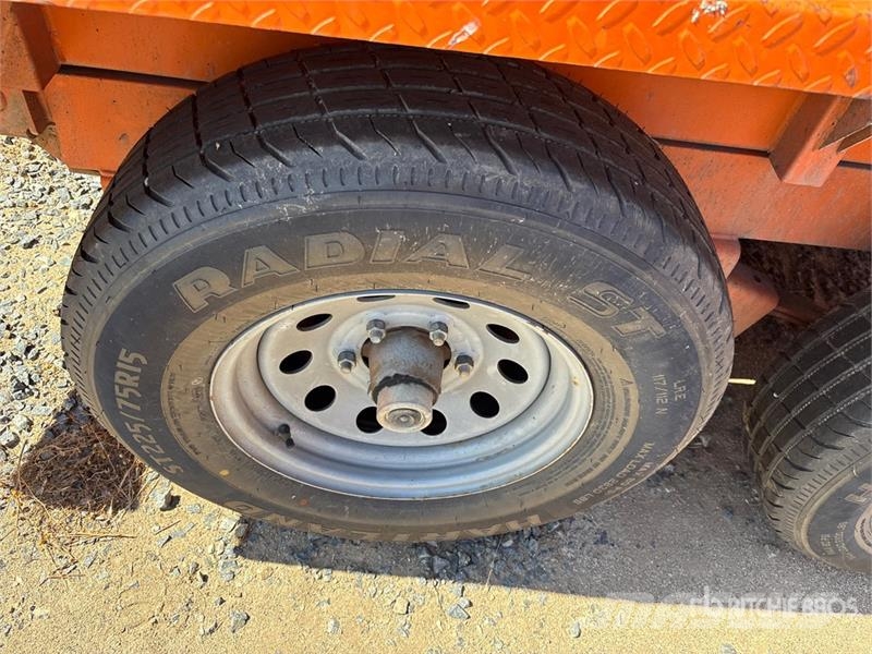Snake River 9 ft 10 in T/A Dump Utility Trailer 傾卸式拖車