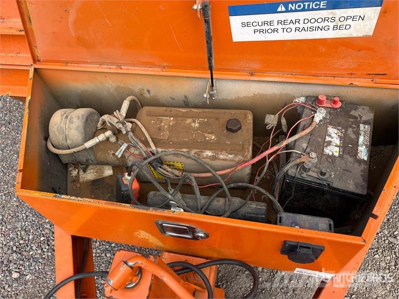 Snake River DMP714 13 ft 8 in T/A Dump Utility Tra Самоскиди