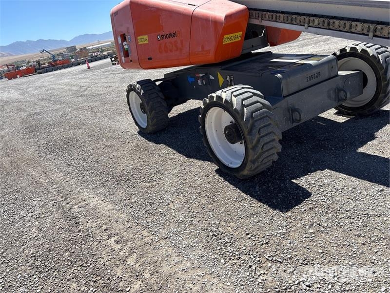Snorkel 660SJ 4WD Diesel Telescopic Boom Lift Telescopic boom lifts