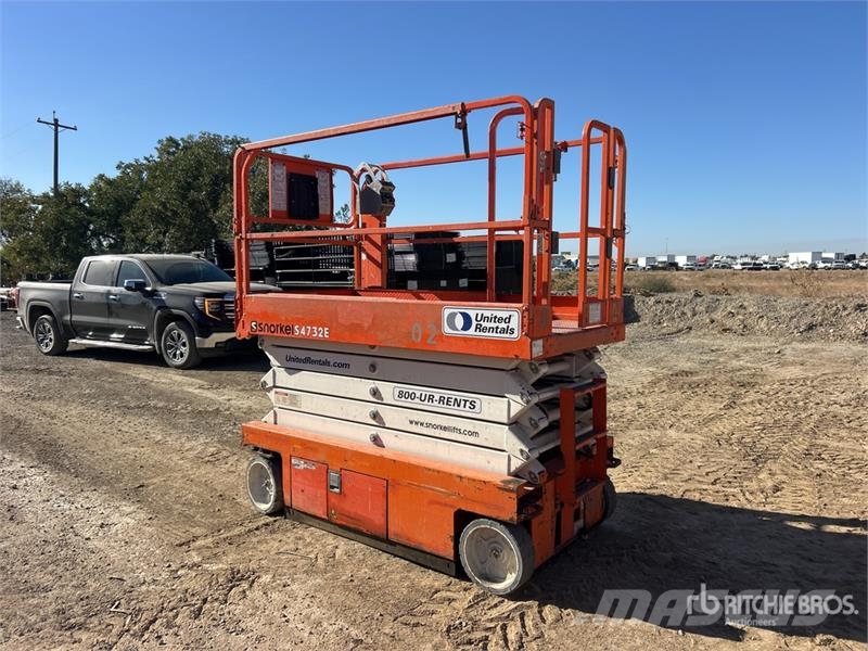 Snorkel S4732E Electric Scissor Lift رافعات مقصية الشكل