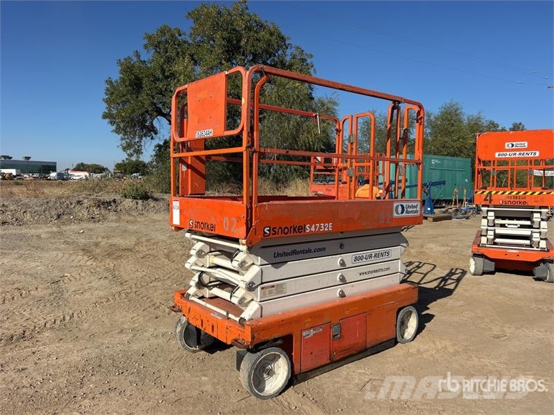 Snorkel S4732E Electric Scissor Lift رافعات مقصية الشكل