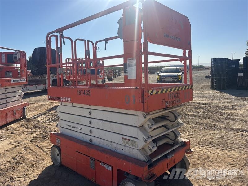 Snorkel S4732E Electric Scissor Lift رافعات مقصية الشكل