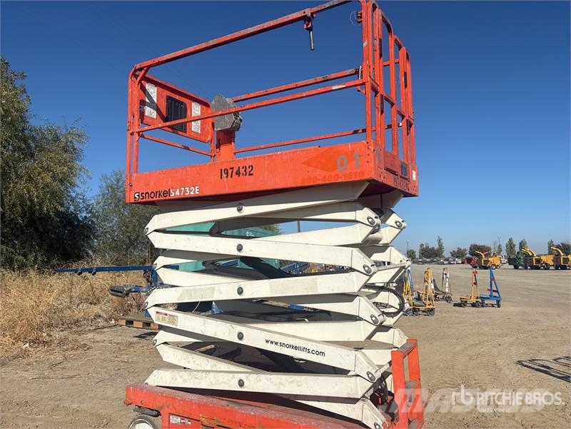 Snorkel S4732E Electric Scissor Lift رافعات مقصية الشكل