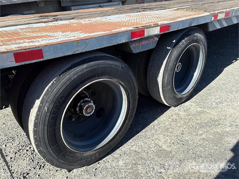 SPCNS 39 ft T/A Step Deck Trailer Podvalníky