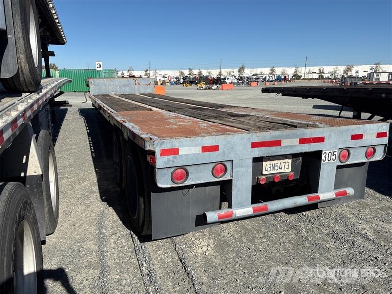SPCNS 39 ft T/A Step Deck Trailer Podvalníky