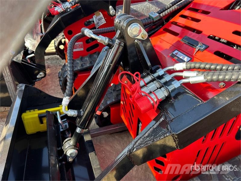  SSL60-RED Mini Compact Track Loader (Unused) لوادر انزلاقية التوجيه