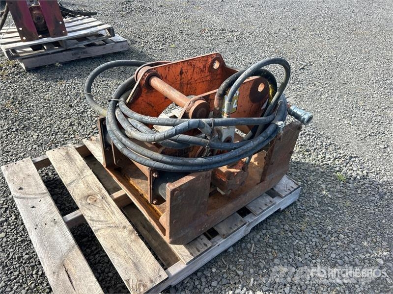 Stanley 23 in Plate Compactor Attachment - Fits Case 580L 夯實機(夯土機)