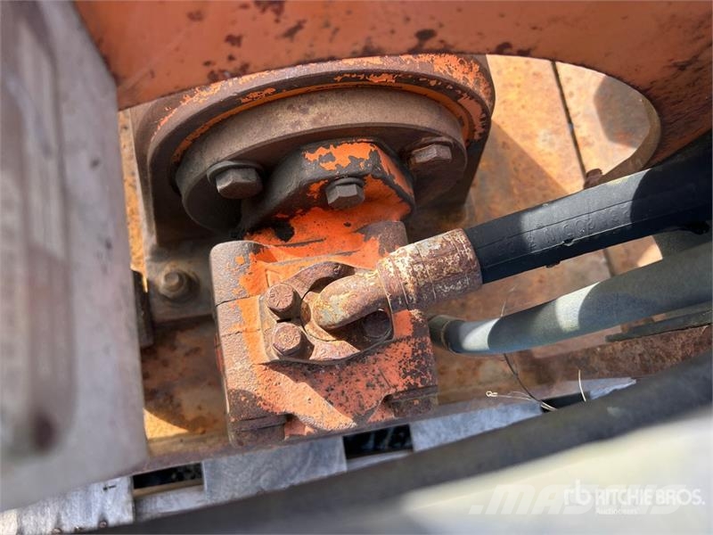 Stanley 23 in Plate Compactor Attachment - Fits Case 580L 夯實機(夯土機)