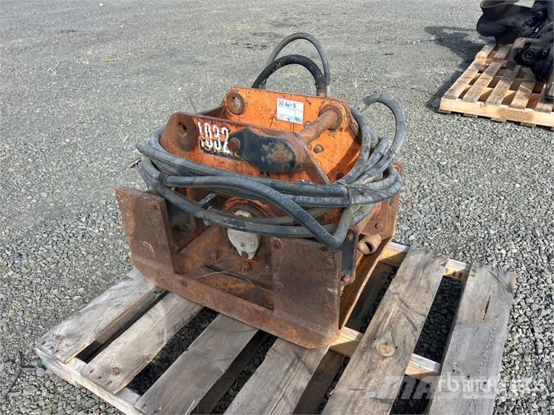 Stanley 23 in Plate Compactor Attachment - Fits Case 580L 夯實機(夯土機)