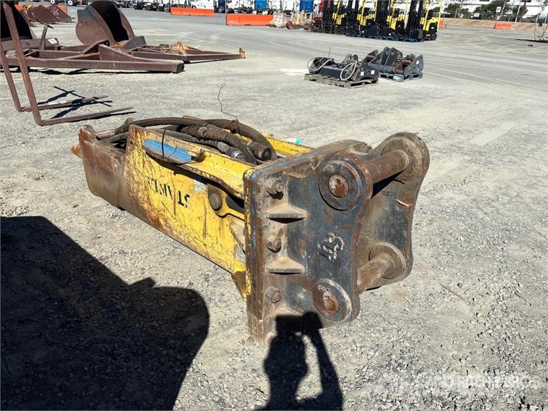 Stanley MBX408 120 in Hydraulic Breaker - Fits Car 브레이커