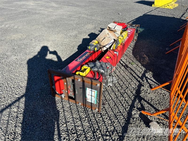 STARVOX LST-SZ4500 2 Post 8800 lb Vehicle Lift (Un Stavebnictví - ostatní