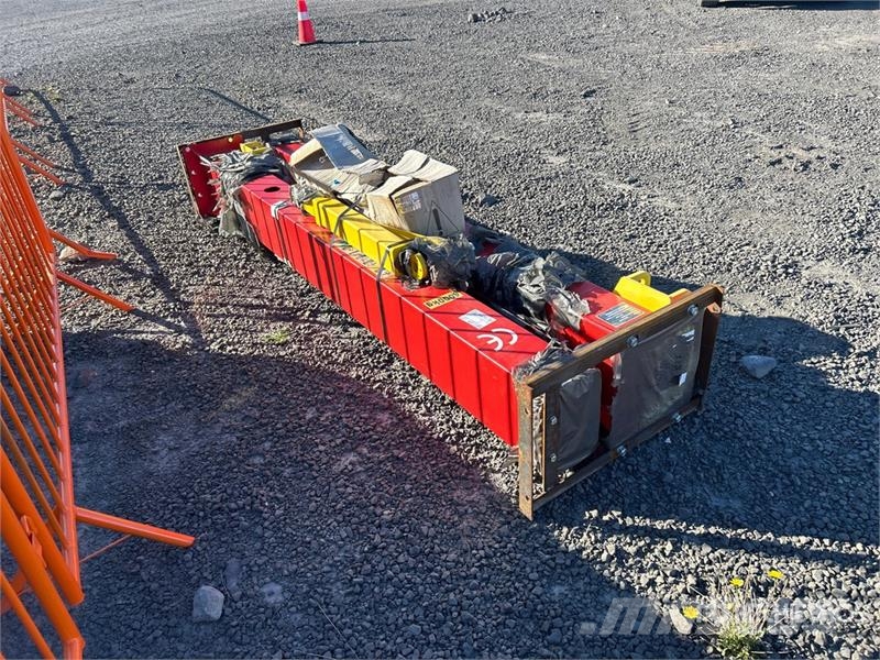STARVOX LST-SZ4500 2 Post 8800 lb Vehicle Lift (Un Stavebnictví - ostatní