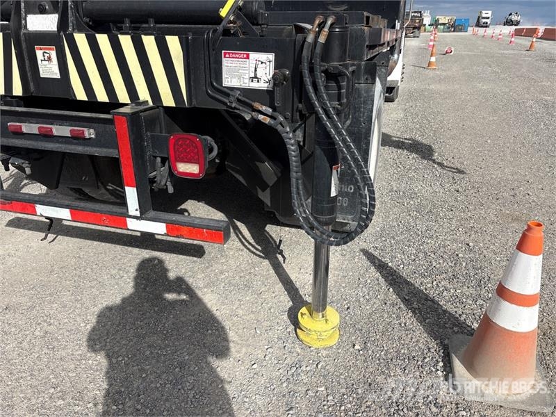Sterling 085D-3 8380 lb Knuckle Boom on Sterling Acterra 4x Żurawie samochodowe