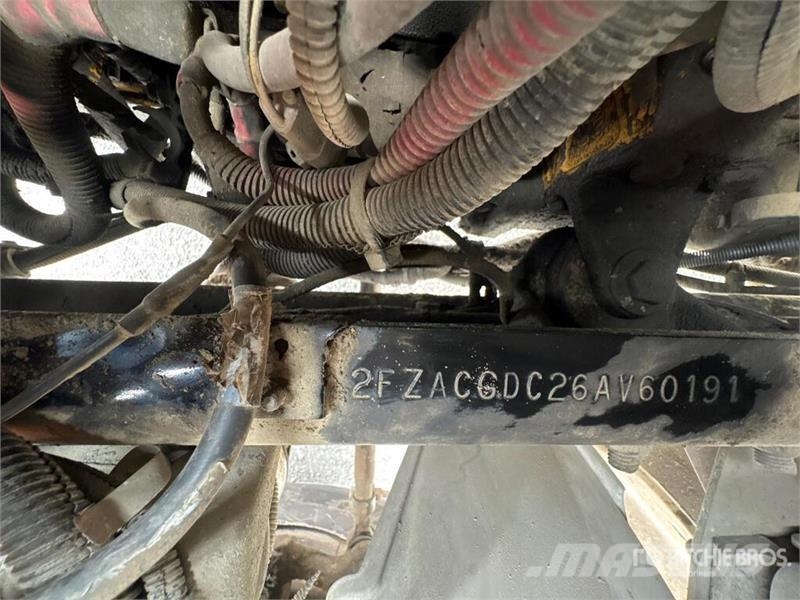 Sterling 085D-3 8380 lb Knuckle Boom on Sterling Acterra 4x クレーントラック、ユニック車