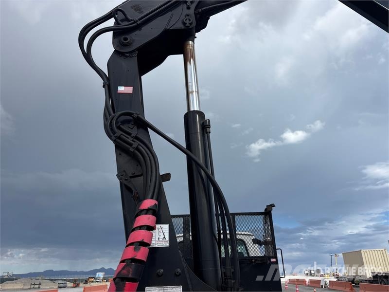 Sterling 085D-3 8380 lb Knuckle Boom on Sterling Acterra 4x Żurawie samochodowe