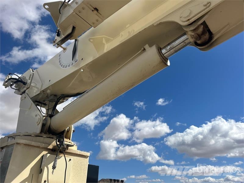 Sterling 800D 46000 lb Straight Boom on Sterling L7500 6x4  Caminhões guindaste