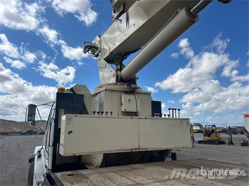 Sterling 800D 46000 lb Straight Boom on Sterling L7500 6x4  Caminhões guindaste