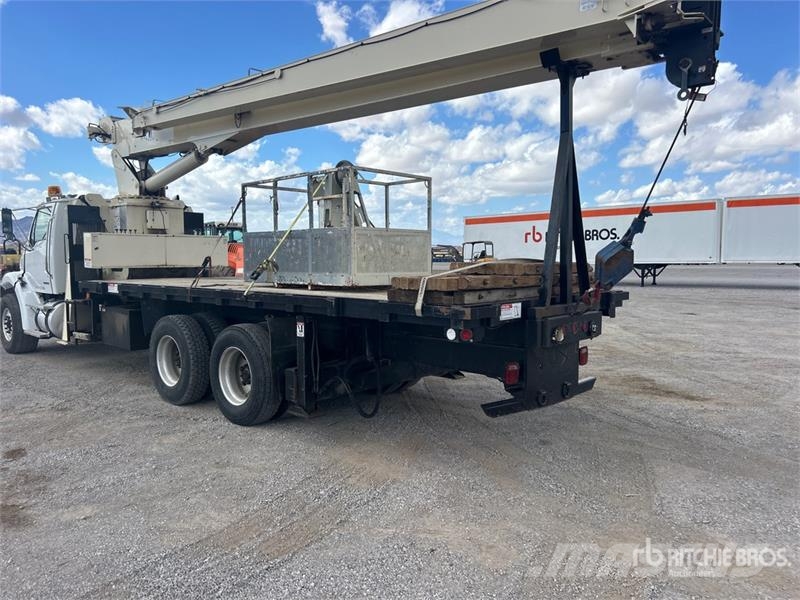 Sterling 800D 46000 lb Straight Boom on Sterling L7500 6x4  Caminhões guindaste