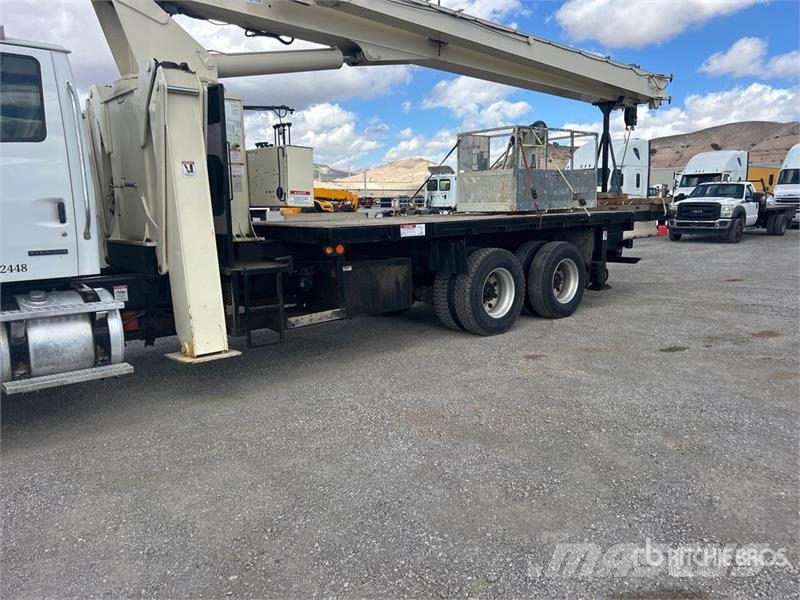 Sterling 800D 46000 lb Straight Boom on Sterling L7500 6x4  Caminhões guindaste