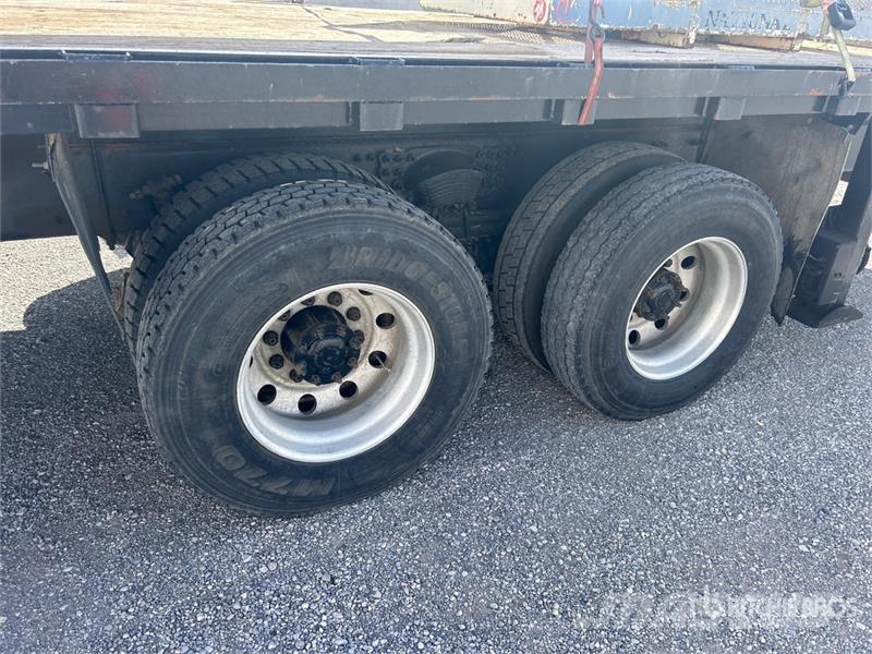 Sterling 800D 46000 lb Straight Boom on Sterling L7500 6x4  Caminhões guindaste