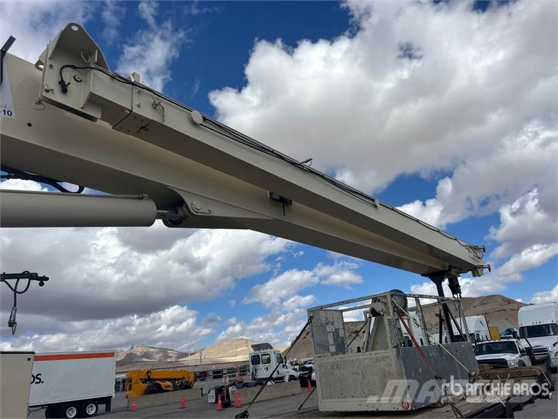 Sterling 800D 46000 lb Straight Boom on Sterling L7500 6x4  Caminhões guindaste