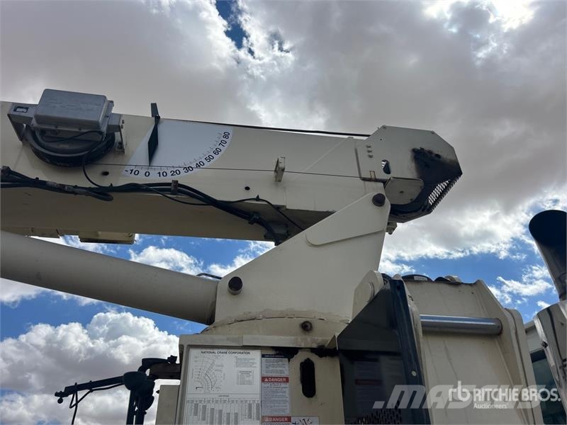 Sterling 800D 46000 lb Straight Boom on Sterling L7500 6x4  Caminhões guindaste