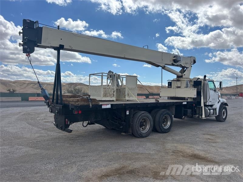 Sterling 800D 46000 lb Straight Boom on Sterling L7500 6x4  Caminhões guindaste
