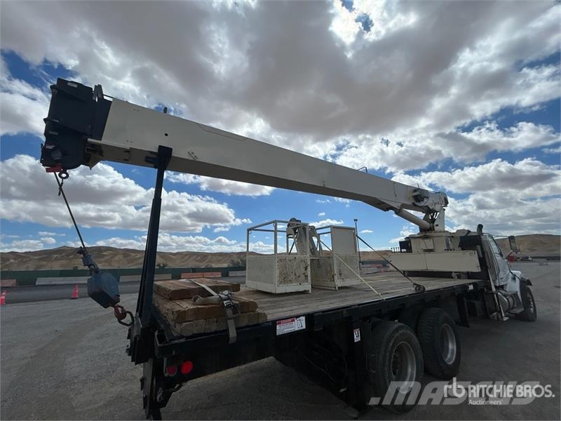 Sterling 800D 46000 lb Straight Boom on Sterling L7500 6x4  Caminhões guindaste