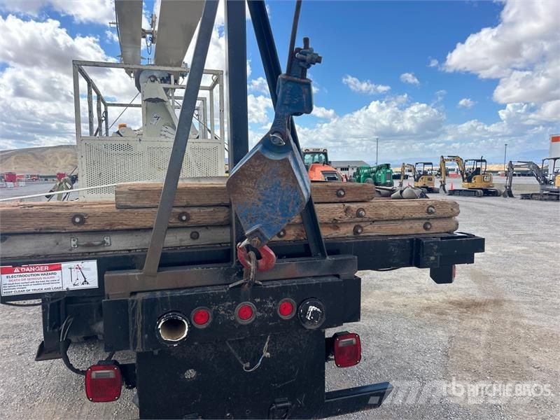 Sterling 800D 46000 lb Straight Boom on Sterling L7500 6x4  Caminhões guindaste