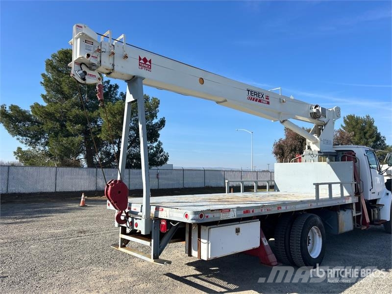 Sterling BT3063 30000 lb Straight Boom on Sterling L7500 4x Kamioni sa kranom