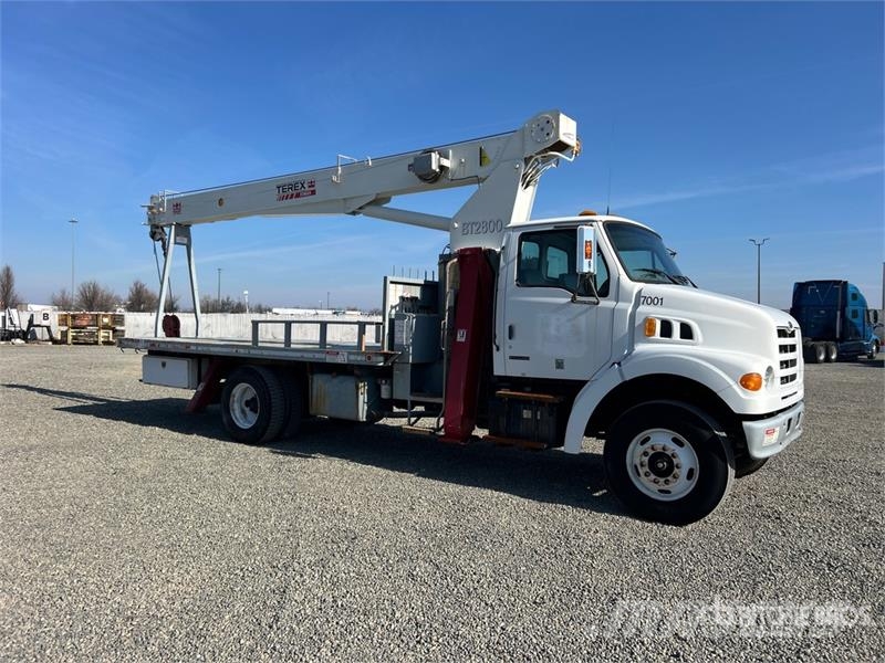 Sterling BT3063 30000 lb Straight Boom on Sterling L7500 4x Kamioni sa kranom