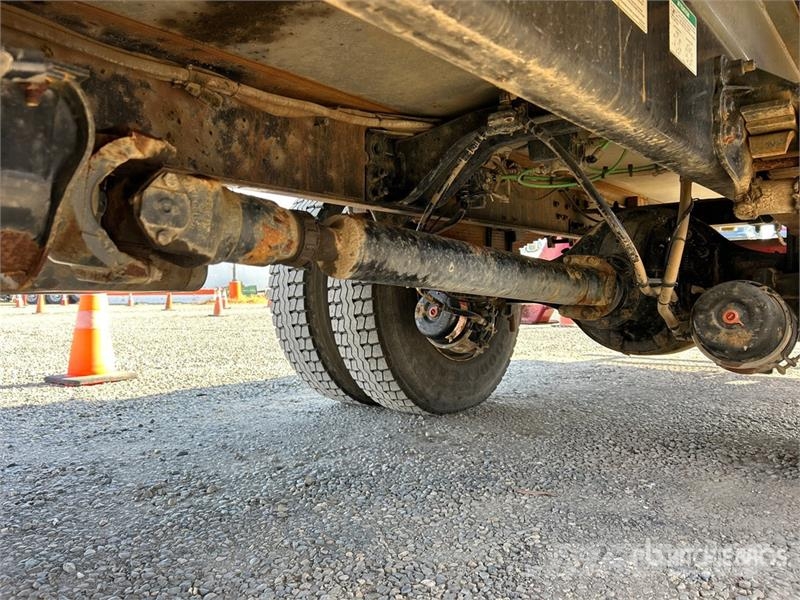 Sterling BT3063 30000 lb Straight Boom on Sterling L7500 4x Kamioni sa kranom