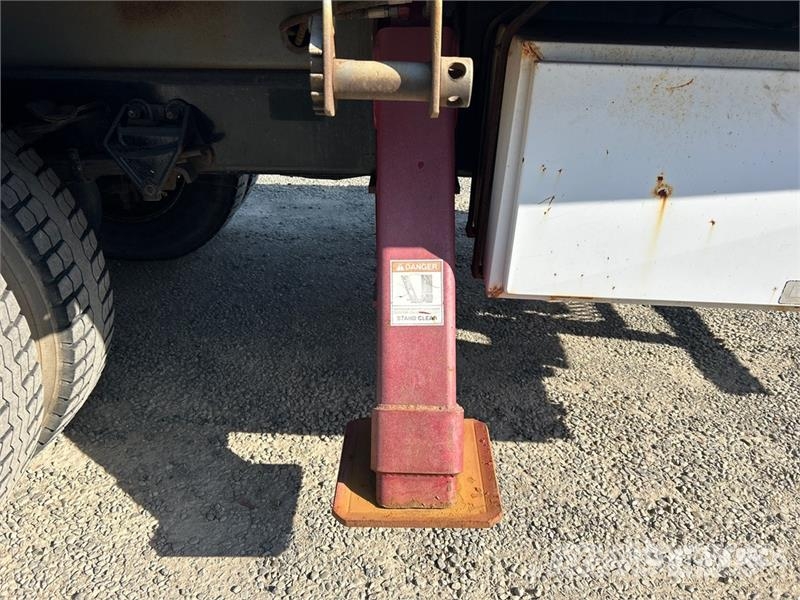 Sterling BT3063 30000 lb Straight Boom on Sterling L7500 4x Kamioni sa kranom