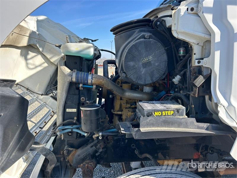 Sterling BT3063 30000 lb Straight Boom on Sterling L7500 4x Kamioni sa kranom