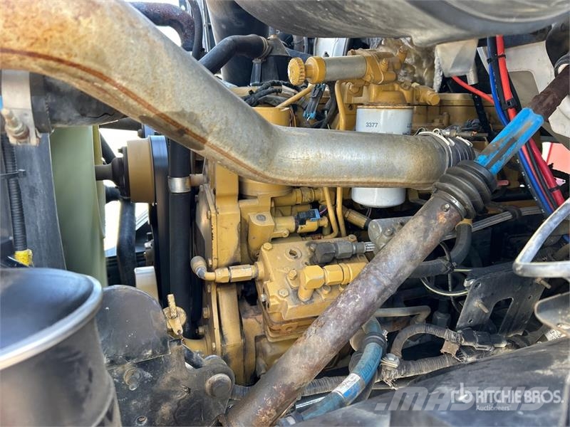 Sterling BT3063 30000 lb Straight Boom on Sterling L7500 4x Kamioni sa kranom
