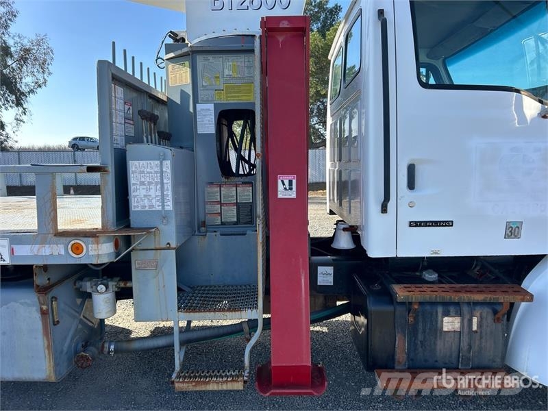 Sterling BT3063 30000 lb Straight Boom on Sterling L7500 4x Kamioni sa kranom