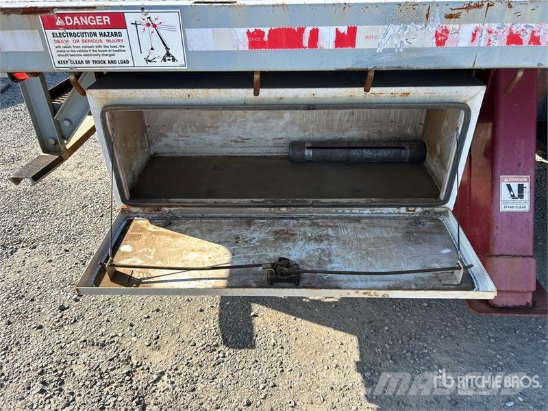 Sterling BT3063 30000 lb Straight Boom on Sterling L7500 4x Kamioni sa kranom