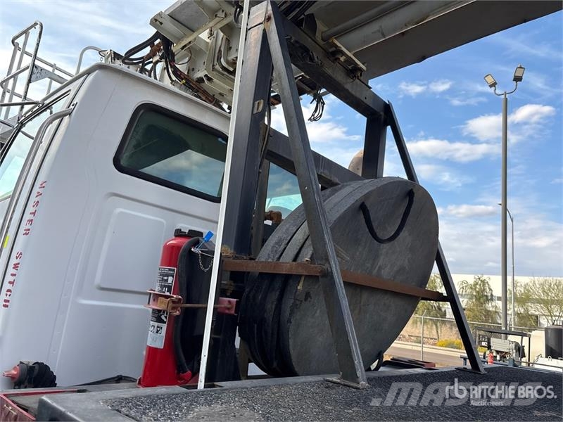 Sterling H110R-L3MH 115 ft on  Sterling L7500 6x4 Bucket Tr Nostolava-autot