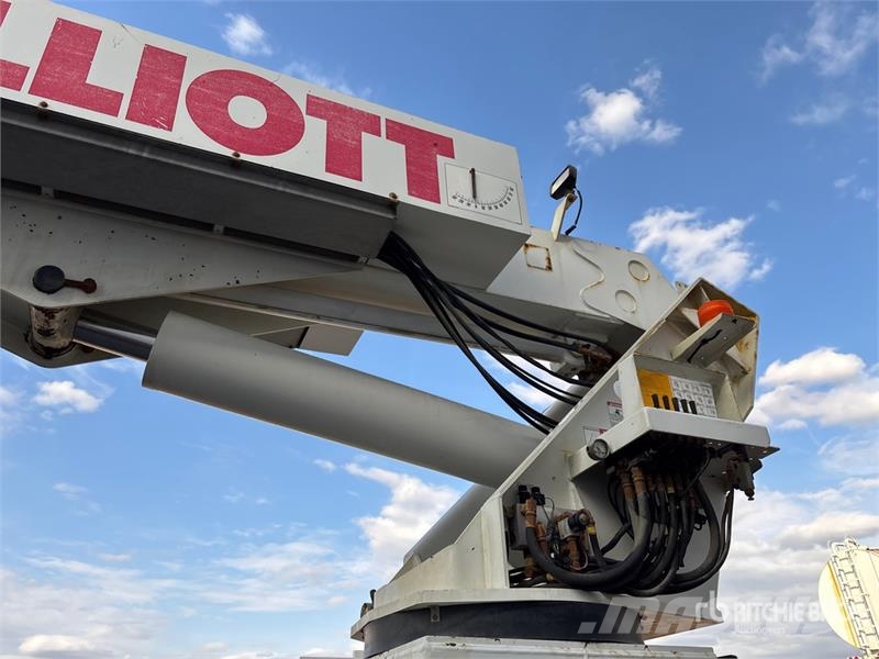 Sterling H110R-L3MH 115 ft on  Sterling L7500 6x4 Bucket Tr Nostolava-autot