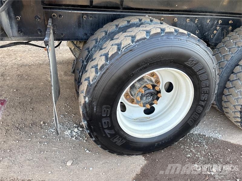 Sterling H110R-L3MH 115 ft on  Sterling L7500 6x4 Bucket Tr Nostolava-autot