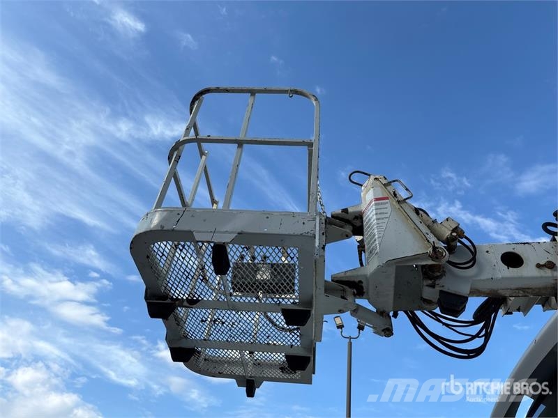 Sterling H110R-L3MH 115 ft on  Sterling L7500 6x4 Bucket Tr Nostolava-autot